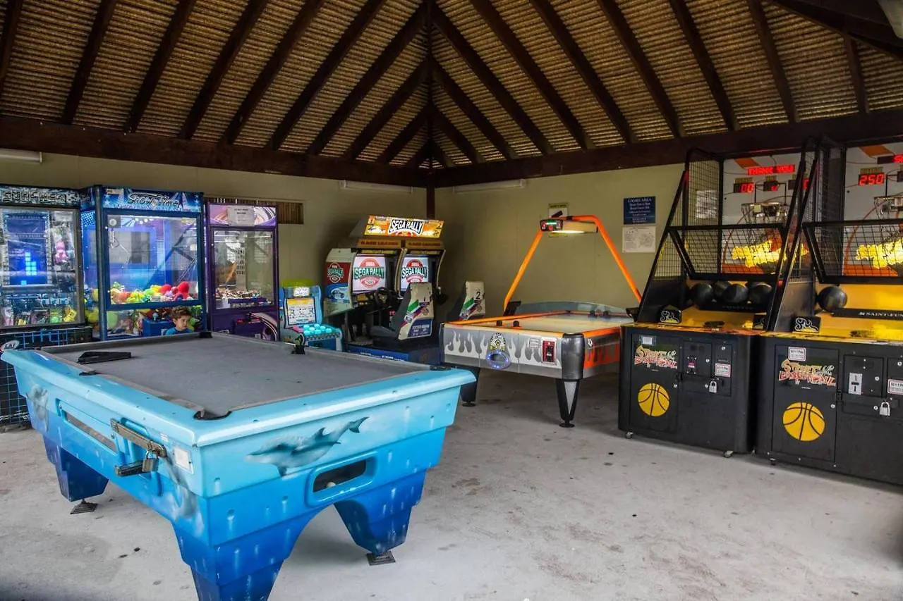 Tropical Getaway In 2 Bedroom Unit In 4 Star Resort Noosaville